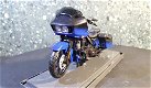 Harley Davidson 2018 CVO Road Glide blauw 1:18 Maisto - 1 - Thumbnail