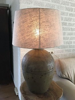 Unieke lamp op originele oude Azeatische water-kruik - 0