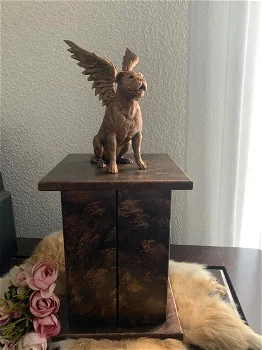 Bulldog beeld met vleugels in brons of zilver op urn als set - 1