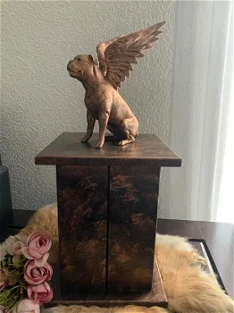 Bulldog beeld met vleugels in brons of zilver op urn als set - 2