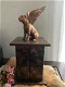 Bulldog beeld met vleugels in brons of zilver op urn als set - 2 - Thumbnail