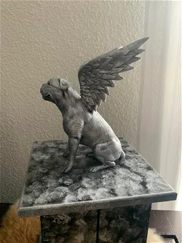 Bulldog beeld met vleugels in brons of zilver op urn als set - 7