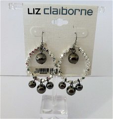 Nieuwe oorbellen van Liz Claiborne