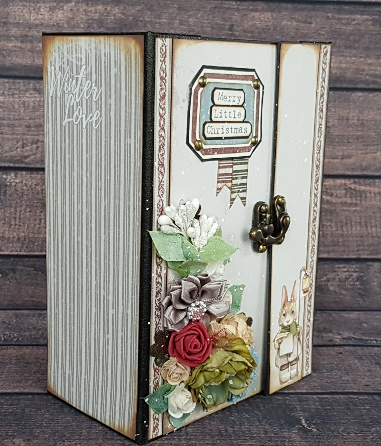 winter tales mini album in a suitcase finished project - Afbeelding 6