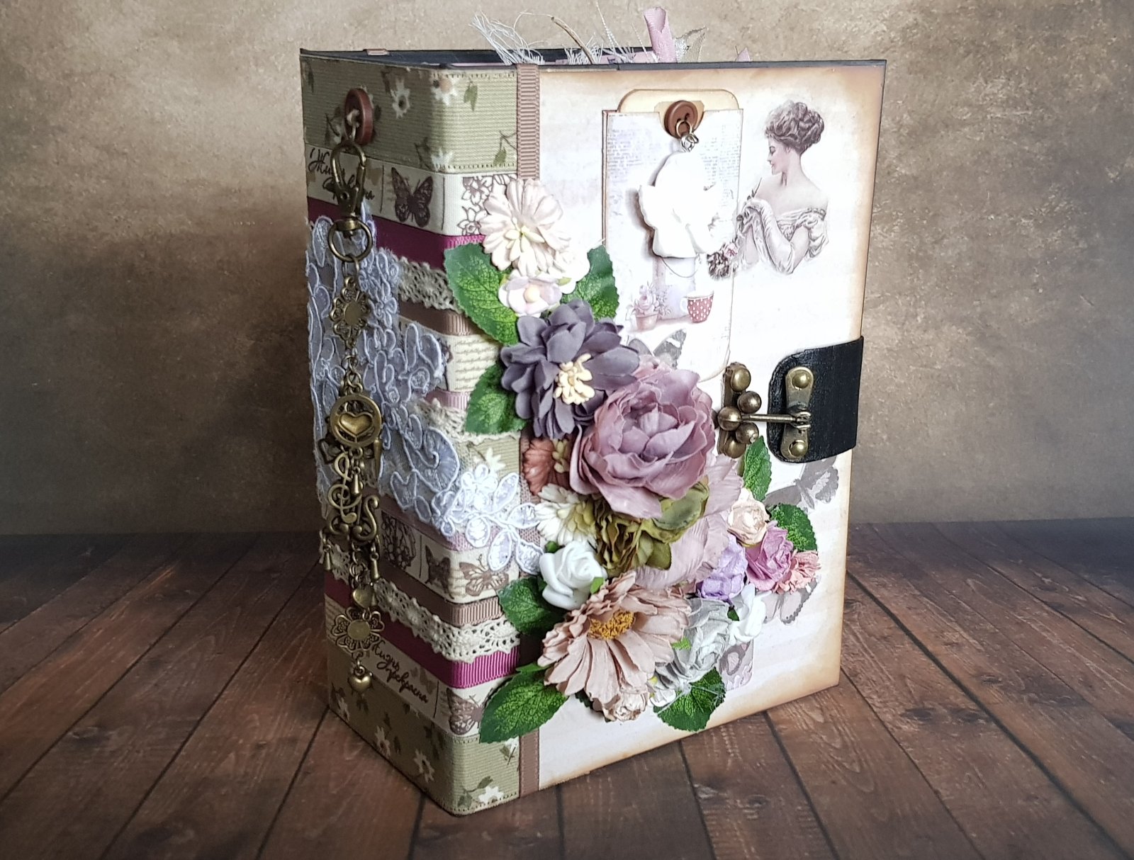 chic lady junk journal with a twist finished project - nr. 1