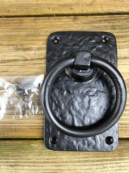 Rustieke ring als deursluiter-zwart gecoat metaal. - 5
