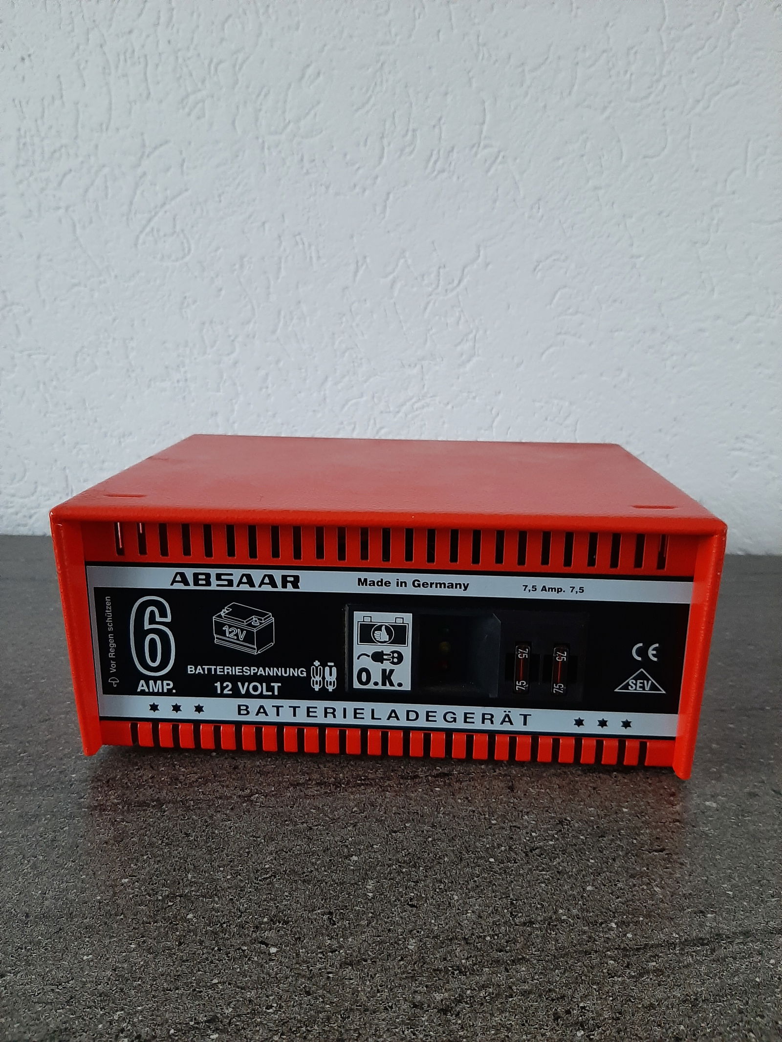 Absaar acculader 12 Volt / 6 Amp - nr. 1