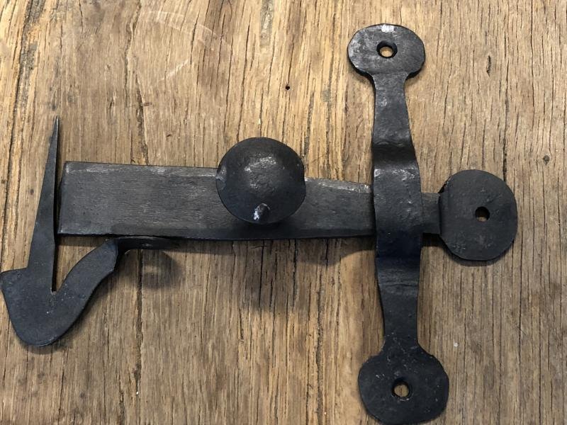 Uniek en rustiek ontworpen valslot, op uw houten deur - Afbeelding 3