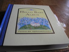 Hello baby album - foto's en herinneringen - met doorkijk-vensters 