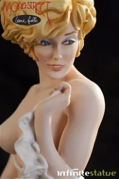 Infinite Mona Street statue Leone Frollo - 0