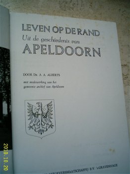 Uit de geschiedenis van Apeldoorn.Alberts.ISBN 9023302400. - 2