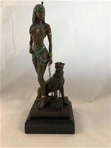 Een bronzen beeld van Cleopatra met PANTHER , green 