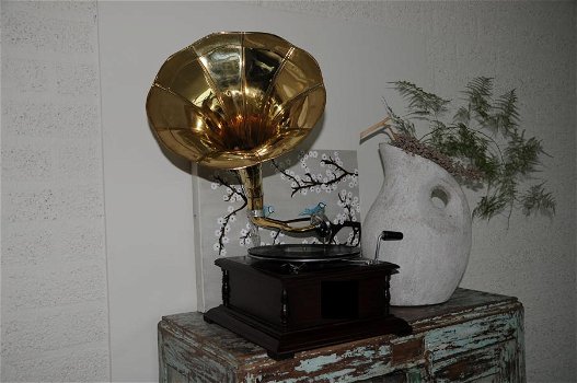 Nostalgische grammofoon, platenspeler, hout en metaal - 4