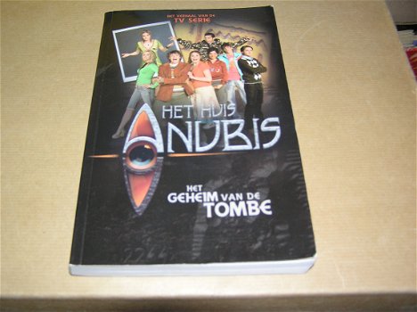 Het Huis Anubis: Het Geheim van de Tombe - Alexandra Penrhyn Lowe - 0