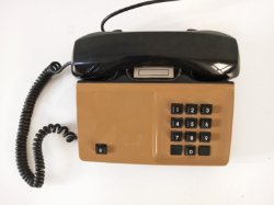 retro telefoon met druktoetsen
