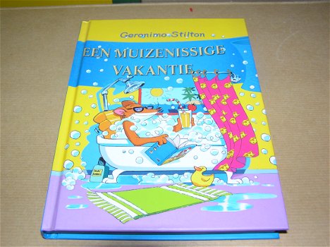 Een Muizenissige Vakantie -Geronimo Stilton 27(HC) - 0