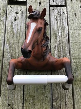 Een toiletrolhouder in de vorm van een paard, leuk kado - 0
