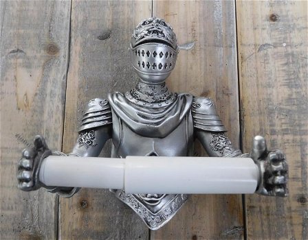 Een toiletrolhouder in de vorm van een ridder, ridder , kado - 0