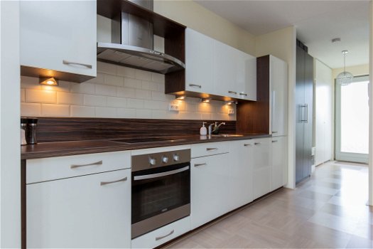 Te huur: Appt.in Almere -open-keuken-laminaatvloer - 4