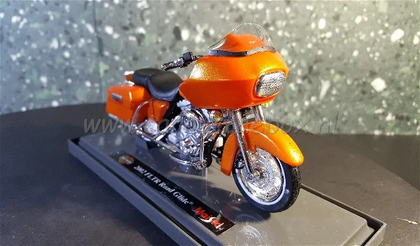 Harley Davidson FLTR road glide oranje 1:18 Maisto MA194 - 1