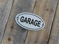 Bordje emaille , garage- v ,oor op de deur garage.