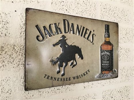 Metalen bord met geschilderde Jack Daniel's items - 1