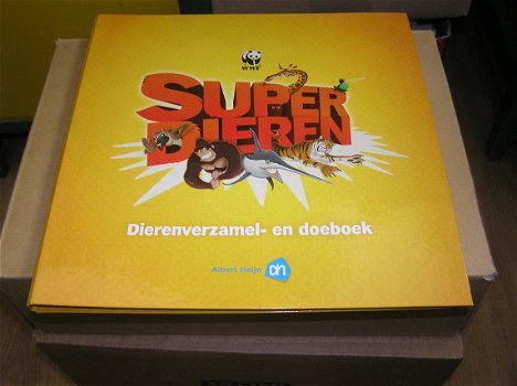 Superdieren met alle verzamelkaartjes. - 0