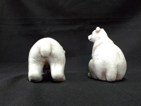 2 ijsbeer beeldjes, keramiek geglazuurd, gaaf, 2 modellen - 2