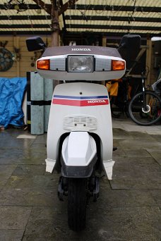 Honda Lead scooter 125cc (twee maal)