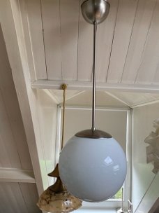Art deco hang lamp bol opaalglas . diameter 30 cm