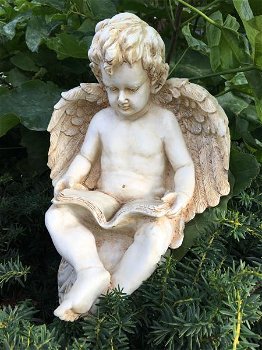 Engel op bol, vol terracotta beeld , grafbeeld , engel - 1
