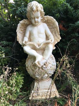 Engel op bol, vol terracotta beeld , grafbeeld , engel - 2