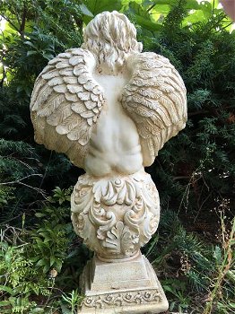 Engel op bol, vol terracotta beeld , grafbeeld , engel - 4
