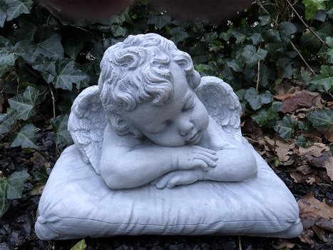 Engel op kussen, een mooi beeld voor plechtigheid , graf - 0