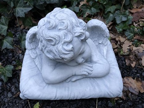 Engel op kussen, een mooi beeld voor plechtigheid , graf - 3