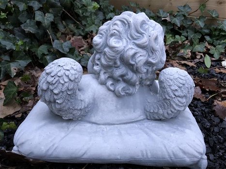 Engel op kussen, een mooi beeld voor plechtigheid , graf - 4