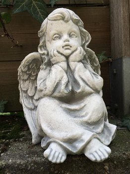 Engel zittend vol steen, mooi in detail , beeld , engel - 0