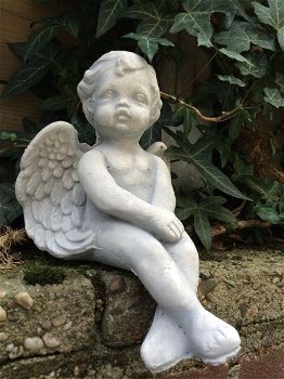 Kleine zittende Engel uit vol steen,graf Accessoires , lief - 1