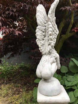 Knielende Engel met vleugels omhoog,stenen beeld-engel - 7