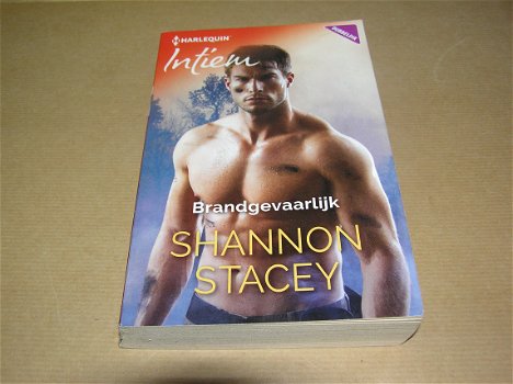 Harlequin Intiem 2258 Brandgevaarlijk-Shannon Stacey - 0