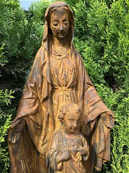 Maria met kind, vol steen oxide op sokkel.,tuinbeeld - 3