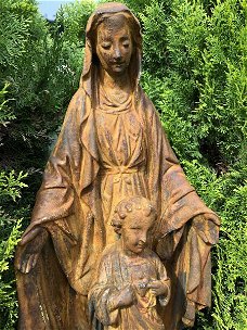 Maria met kind, vol steen oxidetuinbeeld-religie