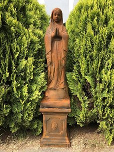 Moeder Maria ,  Mother Mary, groot op sokkel,beeld