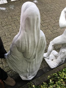 Mother Mary, groot vol stenen beeld op sokkel, tuin - 3