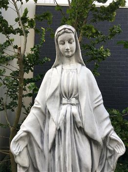 Mother Mary, groot vol stenen beeld op sokkel, tuin - 4