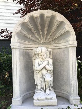Mooi knielend engelbeeld-bidkapel steen , graf , bid kappel - 1