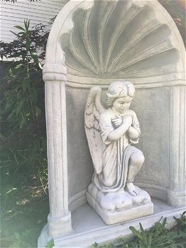 Mooi knielend engelbeeld-bidkapel steen , graf , bid kappel - 4
