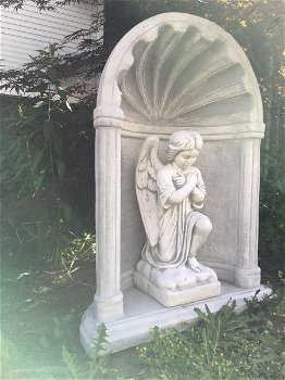 Mooi knielend engelbeeld-bidkapel steen , graf , bid kappel - 5