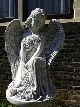 Mooie engel op zuil, vol steen,eye-catcheR,tuinbeeld - 4
