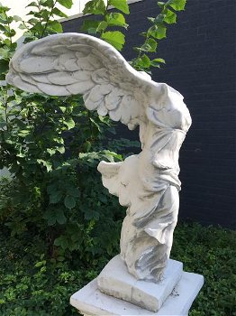 Prachtig massief Engel Nikè beeld op sokkel, engel ,tuin - 4